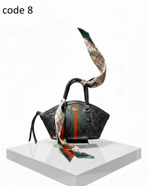 Lüks Kadın El Çantası İkonik Çizgili Detay Omuz Askılı Şık Fular Aksesuarlı