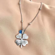 Dört Yapraklı Yonca Kolye ve Mavi Boncuk Detayı Gümüş Renk