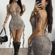 Leopar Desenli Derin V Yaka Halter Yırtmaçlı Mini Elbise